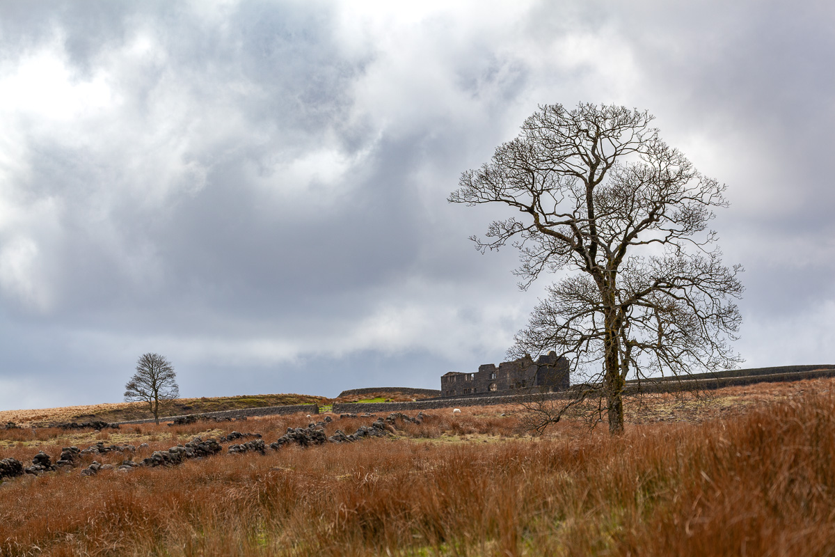 The ruins of Red Dikes Farm above Withens Clough reservoir