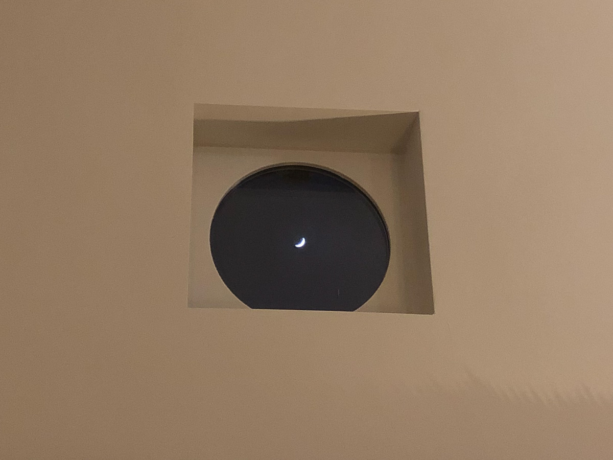 Pitching-eye window